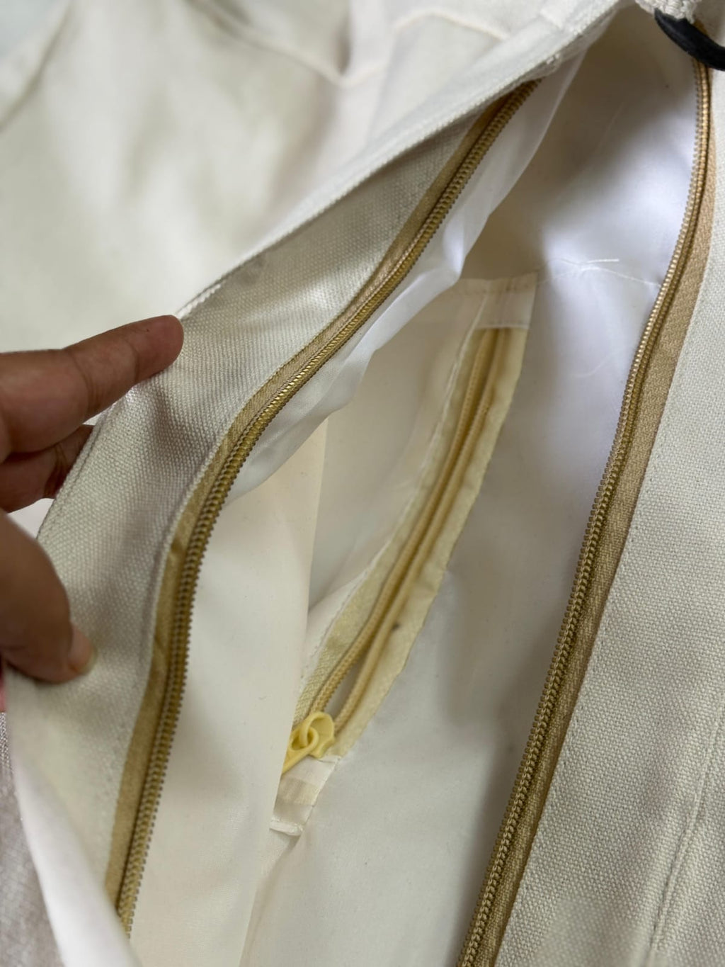 Everyday Canvas Shoulder Bag – Minimal & Stylish